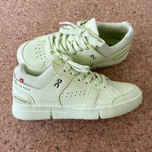 On Women's THE ROGER Clubhouse Shoes in Hay - Size 5